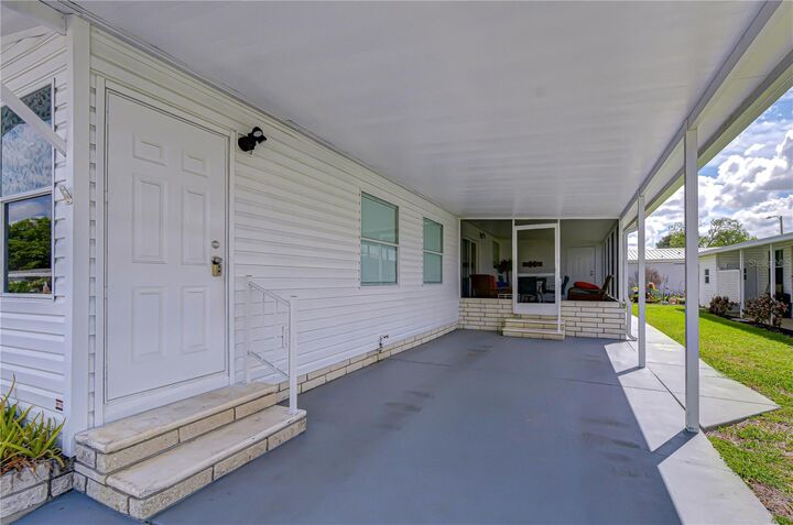 Property Photo:  3118 Shady Creek Drive  FL 33543 