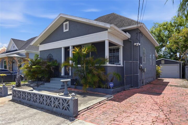 Property Photo: 2318 W Cordelia Street FL 33607