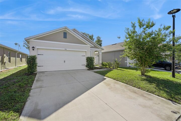 Property Photo:  916 August Sky Drive  FL 32738 