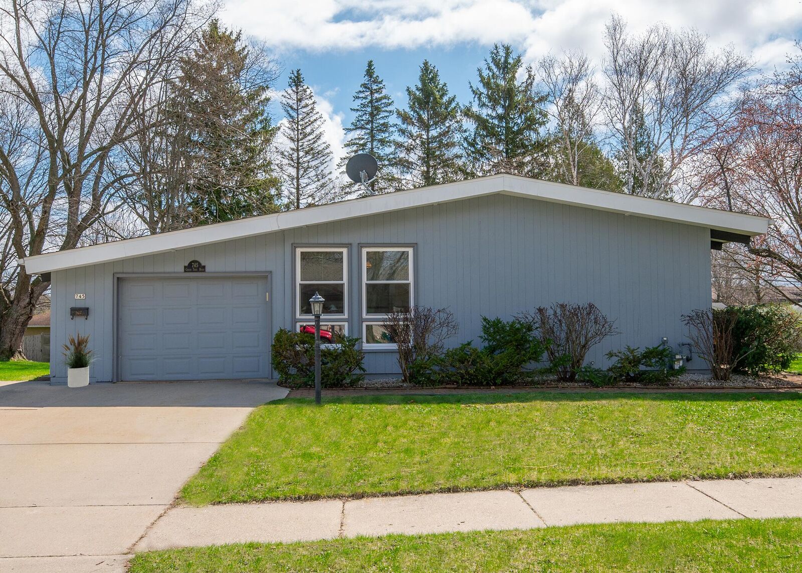 Property Photo:  745 Green Tree Rd  WI 53095 