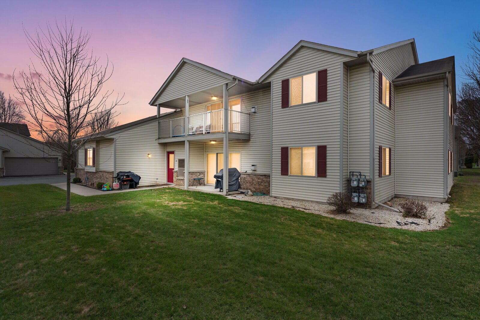 Property Photo:  936 Roseland Dr 4  WI 53040 