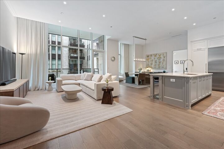 Property Photo:  435 N Michigan Avenue 414  IL 60611 