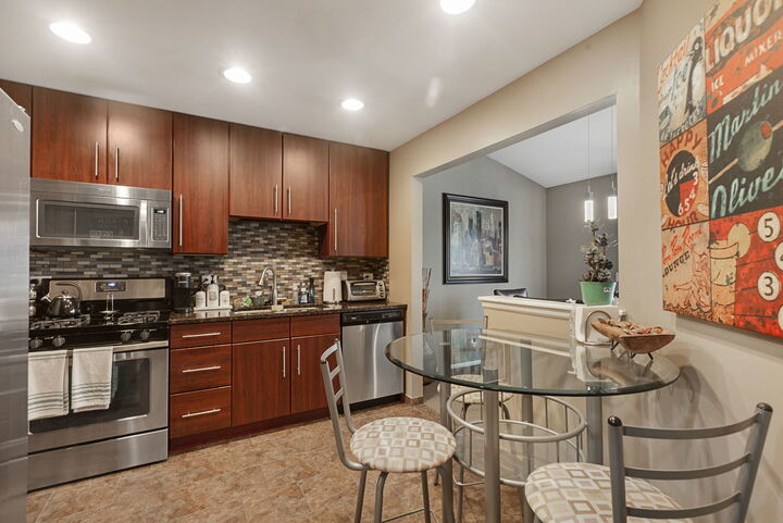 Property Photo:  1602 Hadley Court C2  IL 60090 