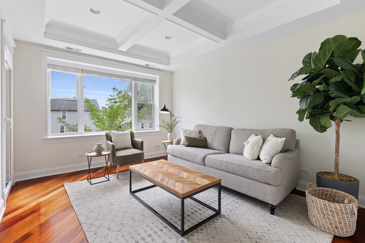 Property Photo:  2702 W Cortland Avenue 2  IL 60647 