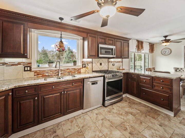 Property Photo:  760 Thunderbird Trail  IL 60188 