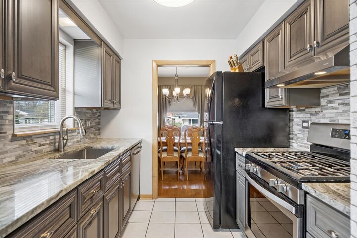 Property Photo: 3029 Mayfair Avenue IL 60154