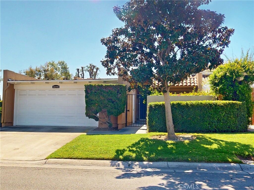 Property Photo: 10598 La Lila Lane CA 92708