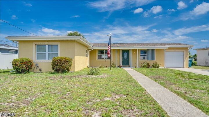 Property Photo:  859 Conreid Drive NE  FL 33952 