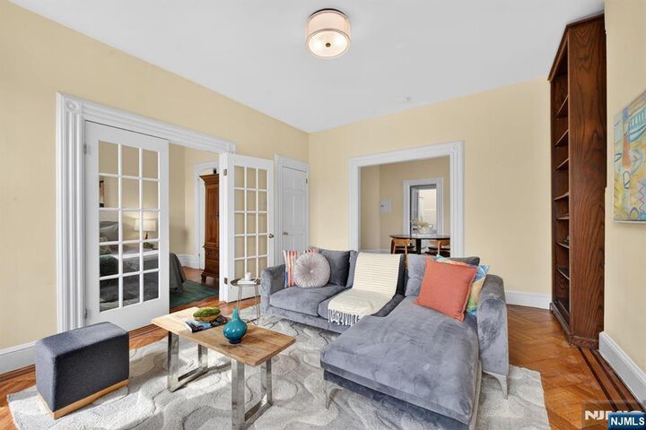 Property Photo:  938 Hudson Street 6  NJ 07030 