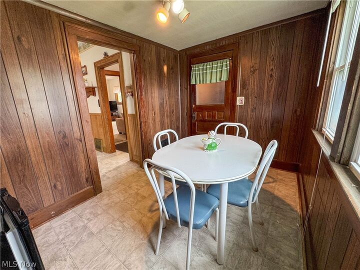 Property Photo:  122 N Bon Air Avenue  OH 44509 