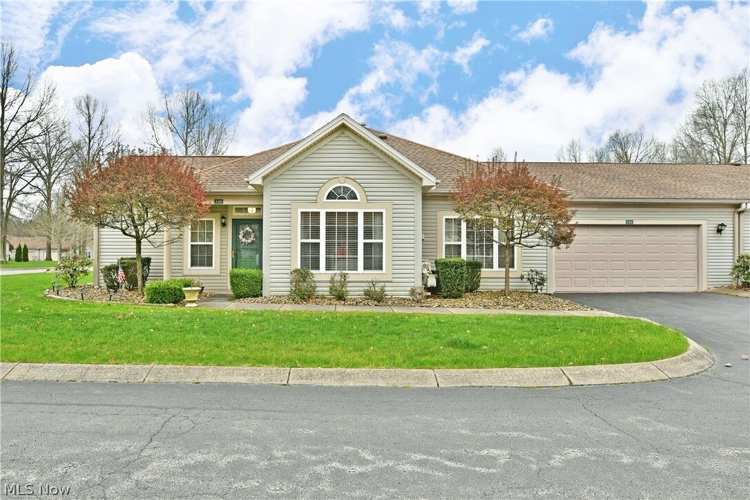 Property Photo:  14 Hunters Woods Boulevard  OH 44406 