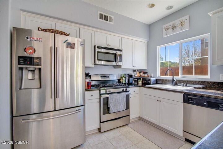 Property Photo: 2212 Meridian Way CA 93436