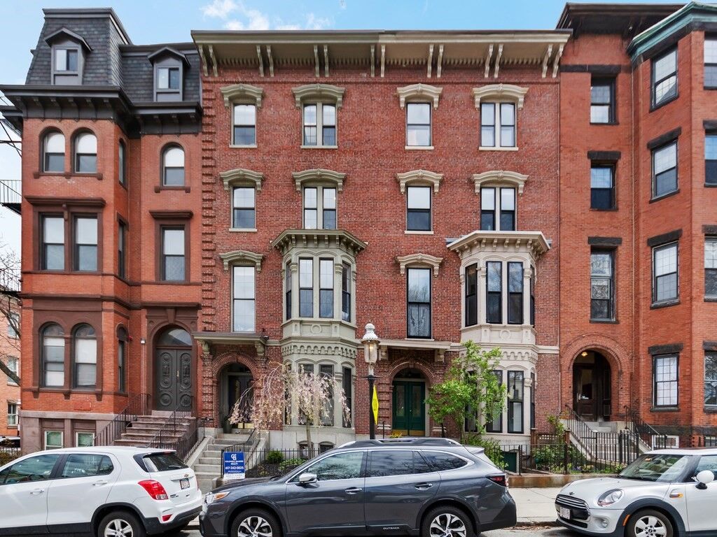 Property Photo:  13 Monument Square 1  MA 02129 