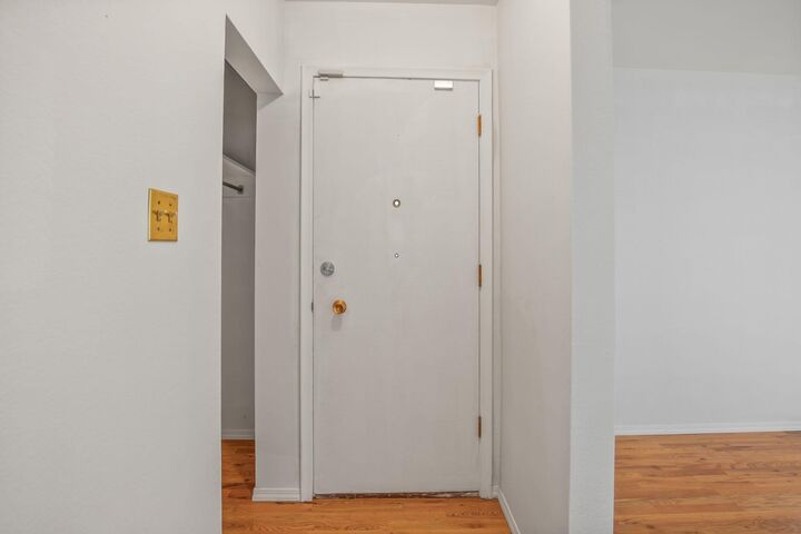 Photo de la propriété:  3943 38 Avenue  AB T4N 2T6 