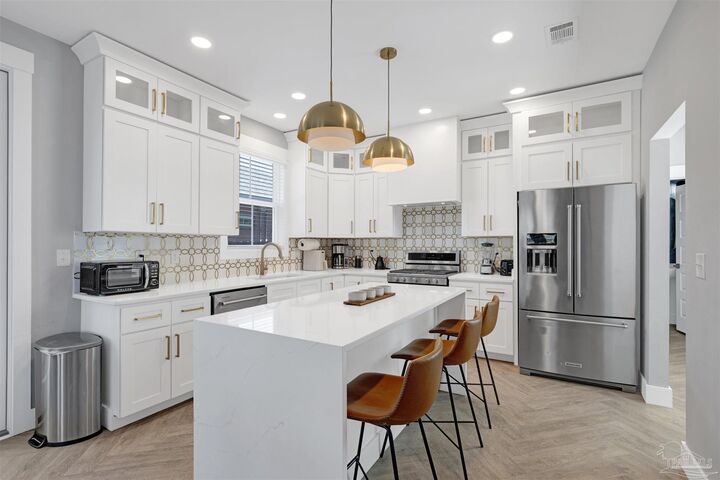 Property Photo:  1311 E Hatton St  FL 32503 