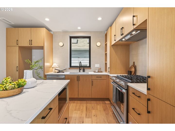 Property Photo:  4635 N Campbell Ave  OR 97217 