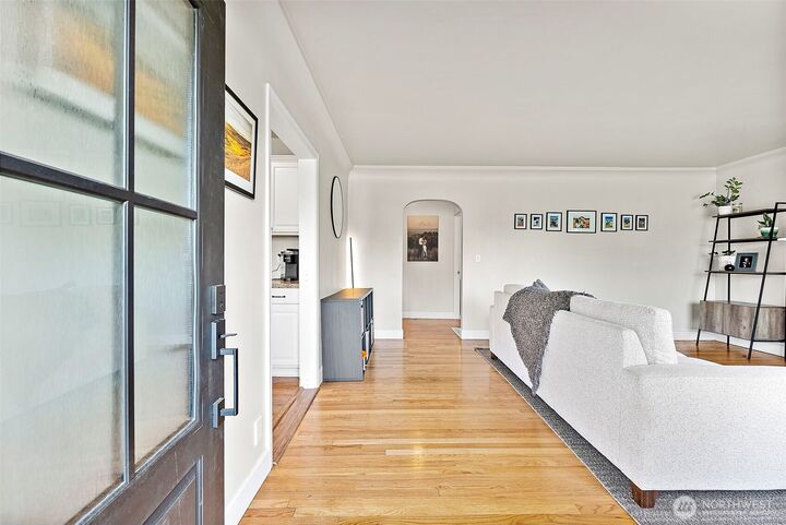 Property Photo:  713  4th Avenue SW  WA 98371 