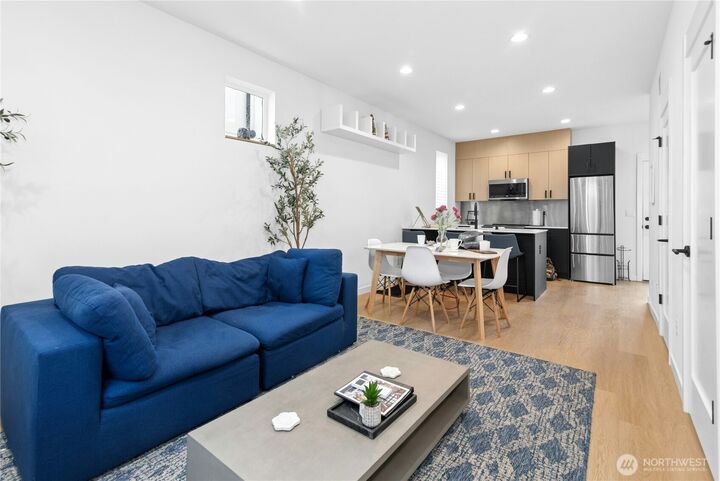 Property Photo:  10354  Wallingford Avenue N B  WA 98133 