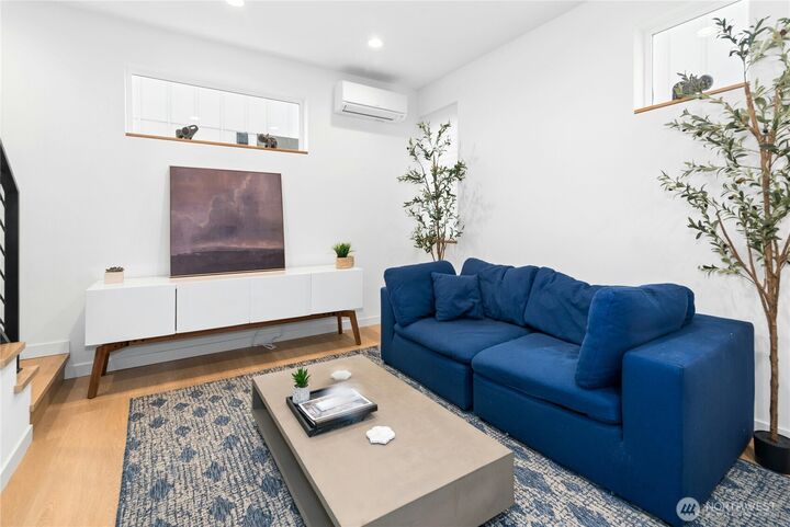 Property Photo:  10354  Wallingford Ave  N B  WA 98133 