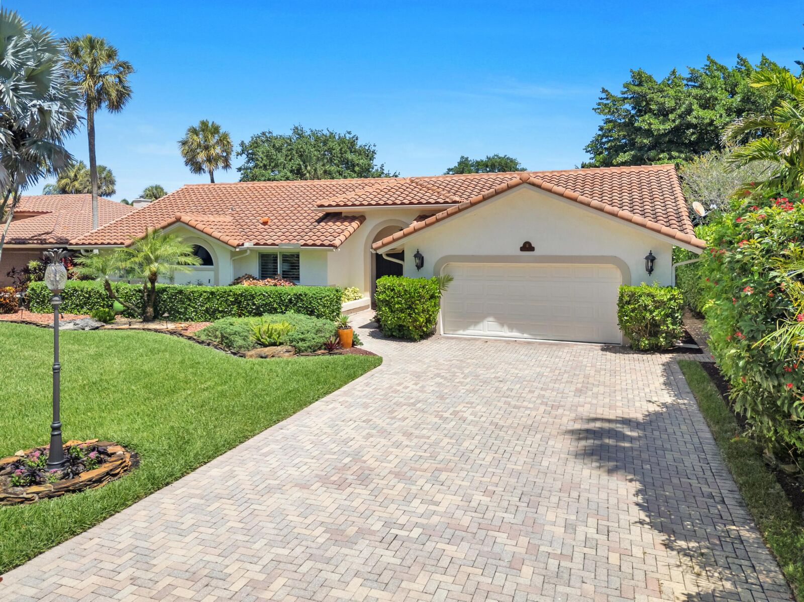 Property Photo:  2751 Oak Tree Lane  FL 33309 