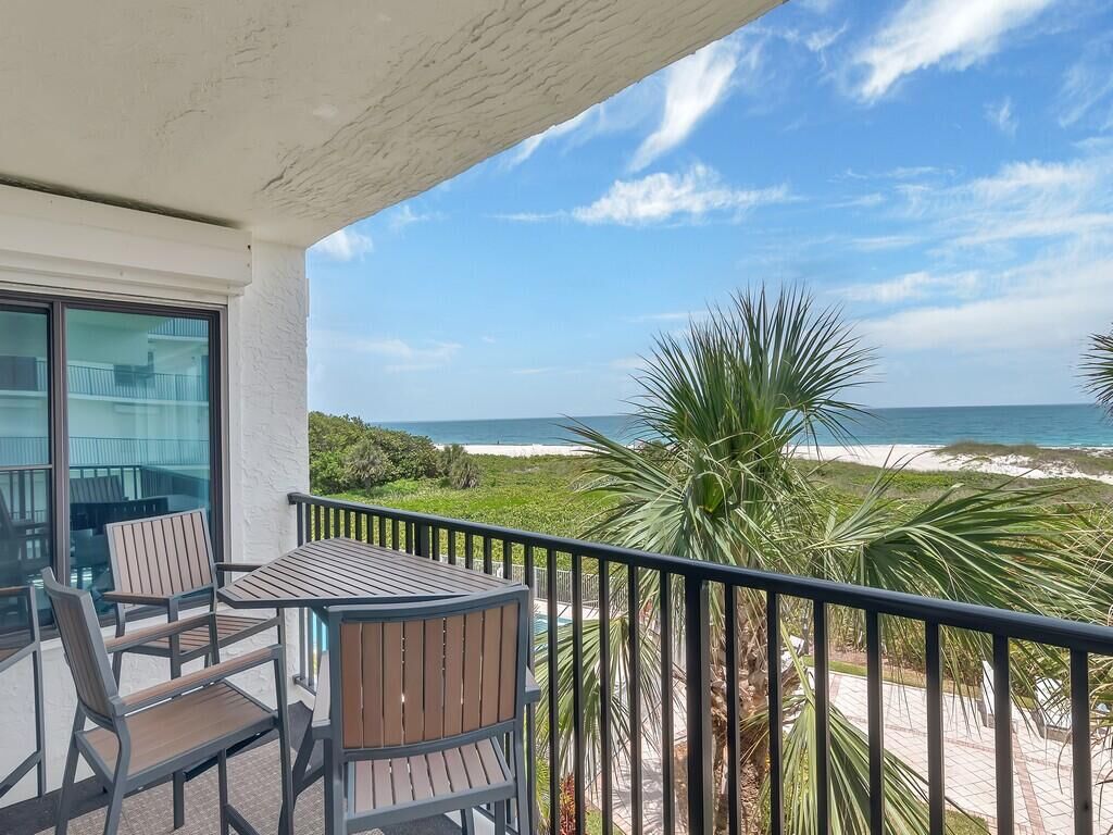 Property Photo: 1700 Ocean Drive 306 FL 32963