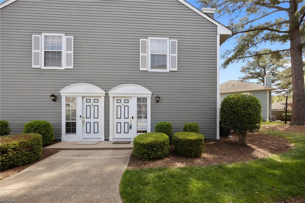 Property Photo:  633 Oleander Cir  VA 23464 