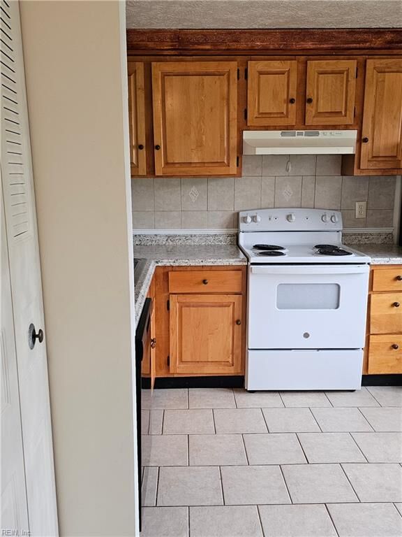 Property Photo:  1337 Vanasse Ct  VA 23666 