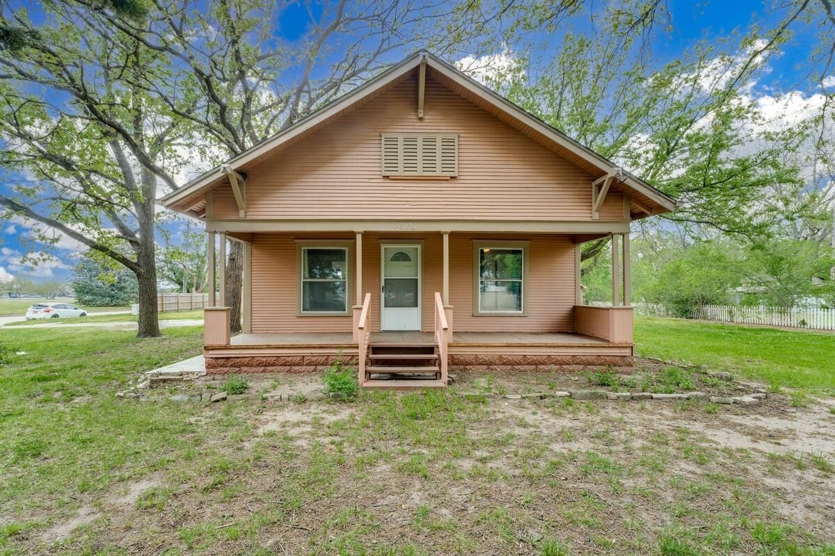 Property Photo:  2805 N Arkansas Ave  KS 67204 