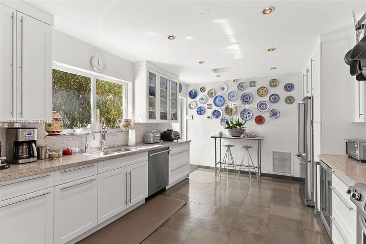 Property Photo:  482 NE 93rd St  FL 33138 