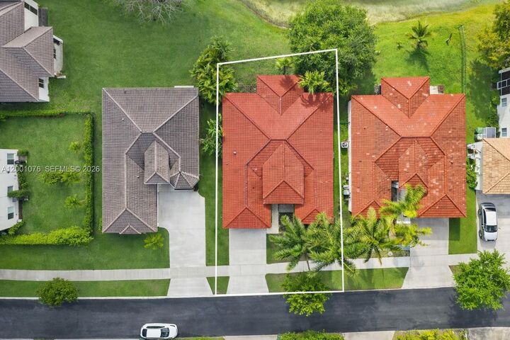 Property Photo:  690 SE 30th Dr  FL 33033 