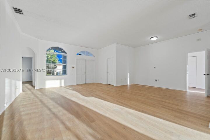 Property Photo: 690 SE 30th Dr FL 33033