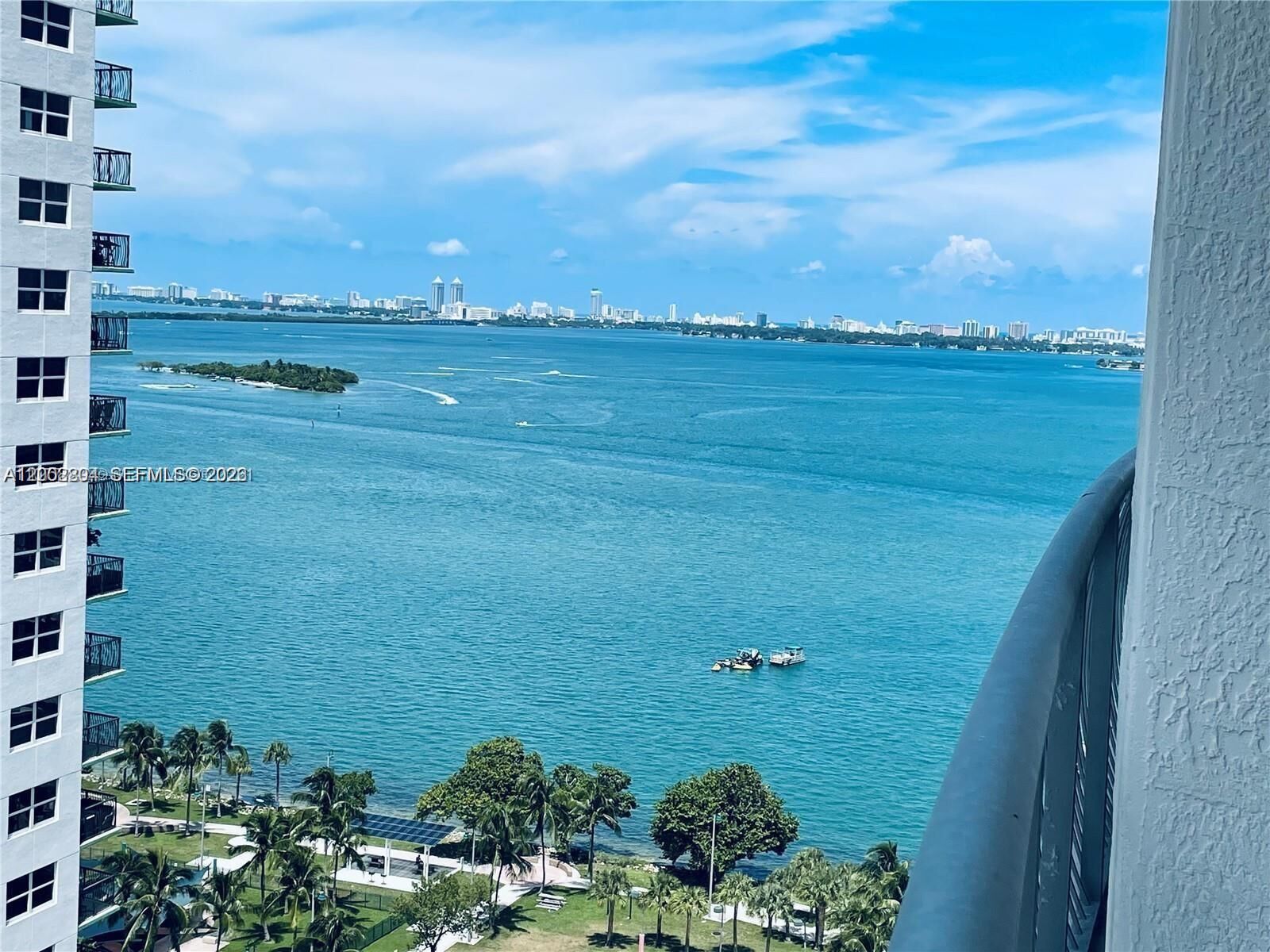 Property Photo:  1750 N Bayshore Dr 2109  FL 33132 