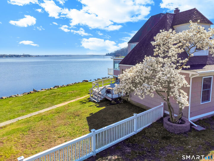 Property Photo:  104 Knollwood Drive  CT 06475 