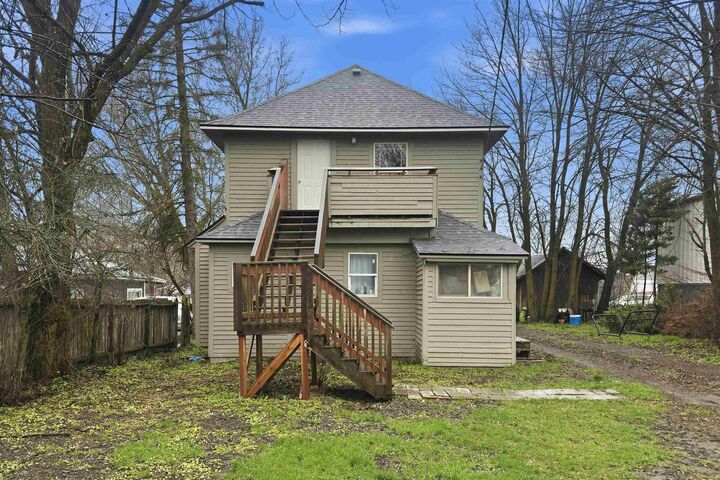 Property Photo:  481 S Wynne St  WA 99114 