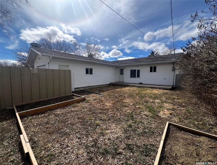Property Photo: 349 10th Avenue NW SK S9H 1P1
