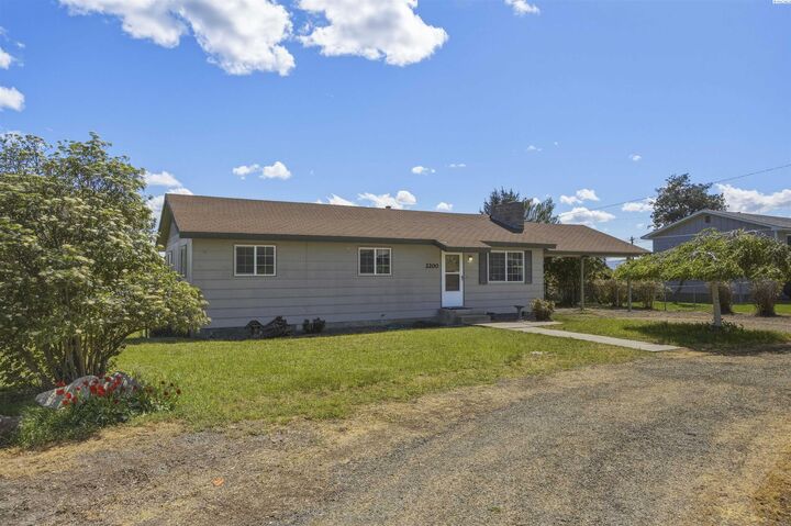 Property Photo:  3201 Hill Drive  WA 98930 