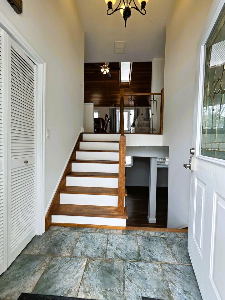 Property Photo: 859 Lakeshore Road E ON L0L 1T0