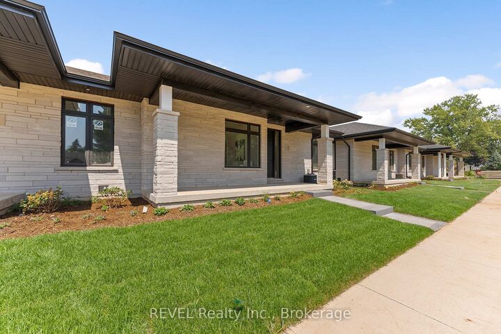 Property Photo: 8 Accursi Crescent ON L0S 1E2