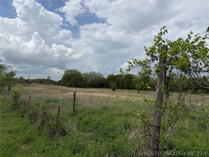 Property Photo:  2922 N Kings Highway  OK 74023 