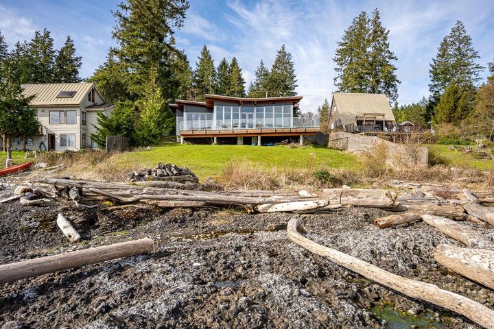 Property Photo: 3870 East Rd BC V0R 1T0