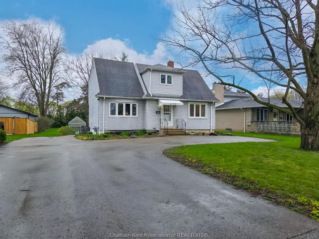 Property Photo: 426 Victoria Avenue ON N7L 3B3