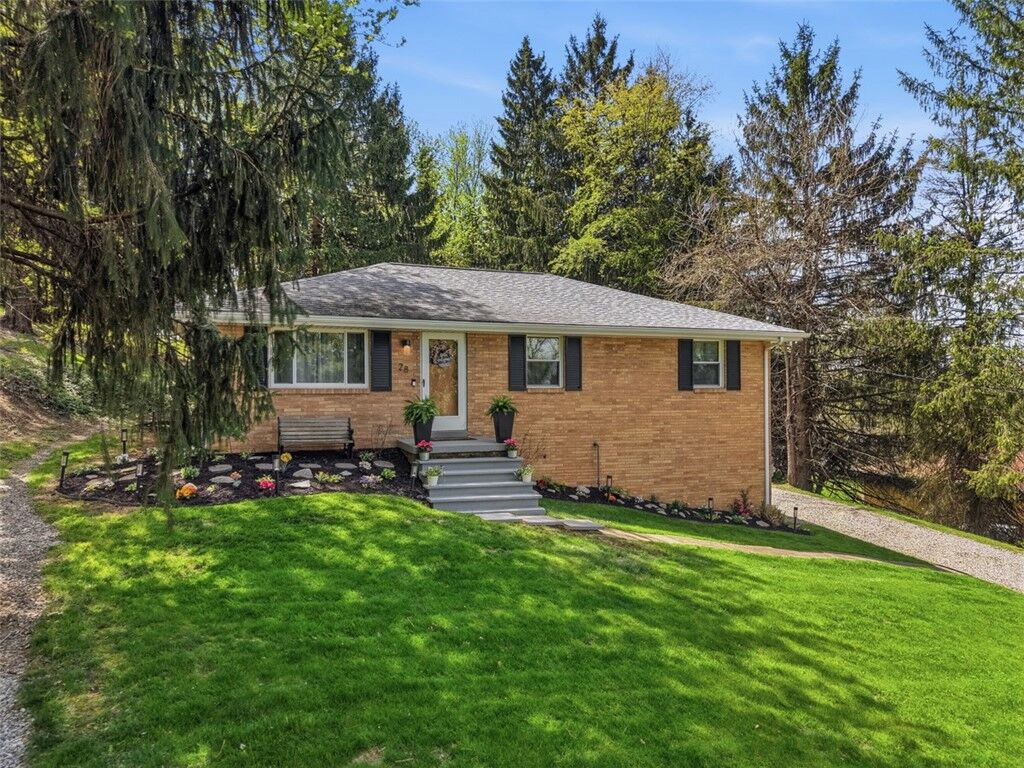 Property Photo:  28 Guinn Dr  PA 15301 