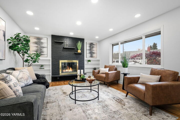 Property Photo:  6210 W Yakima Ave  WA 98908 