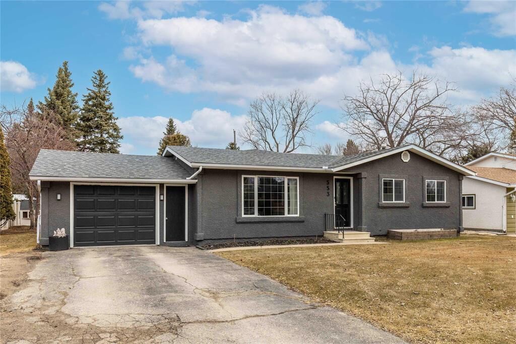 Property Photo:  553 Reimer Avenue  MB R5G 0H6 