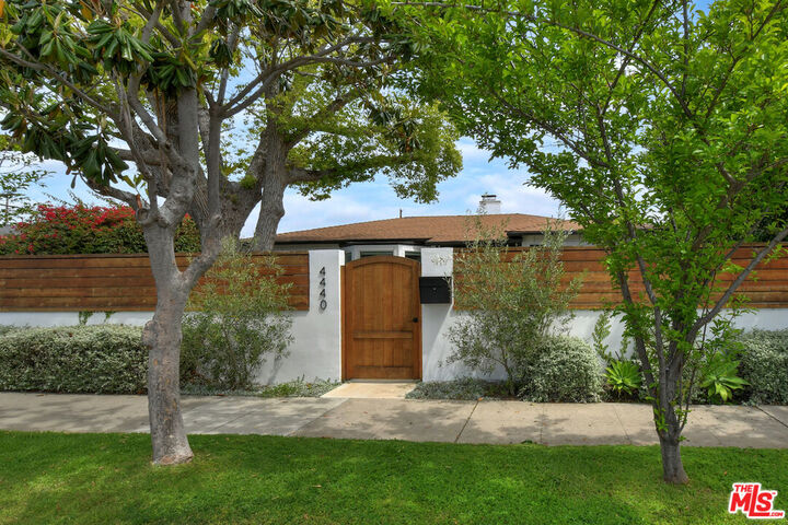 Property Photo:  4440 Irvine Ave  CA 91602 