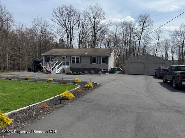 Property Photo:  100 Victoria Circle  PA 18436 