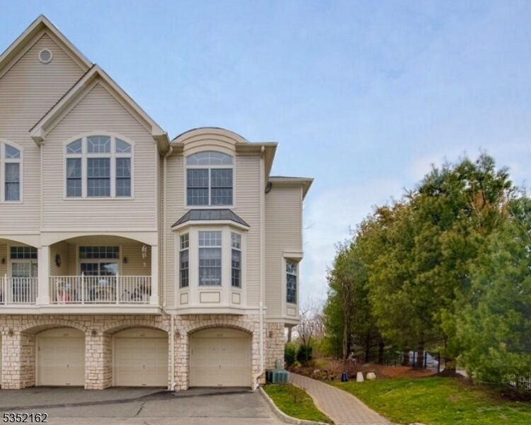 Property Photo:  325 Edmonton Ct  NJ 07039 