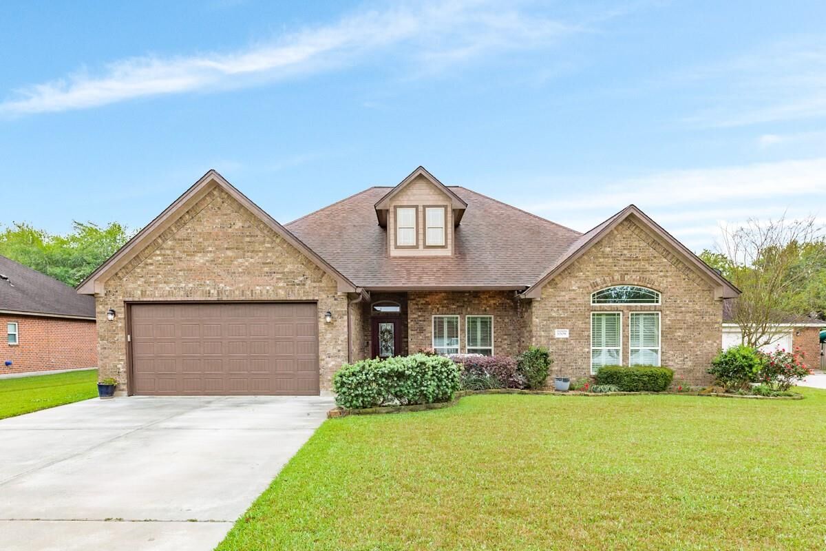 Property Photo: 1008 S Belle Drive TX 77515