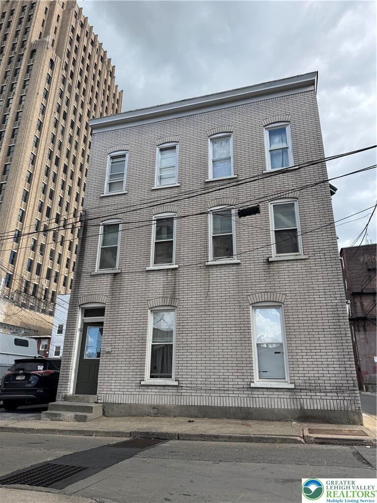 Property Photo:  922 W Court Street 2  PA 18101 