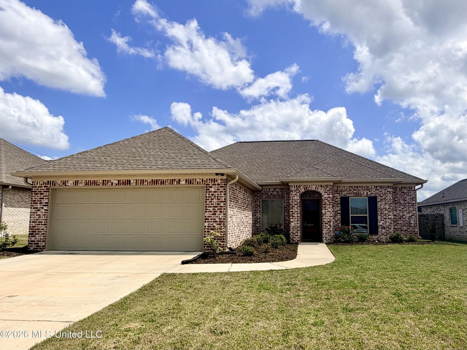 Property Photo:  704 Cottonwood Way  MS 39208 